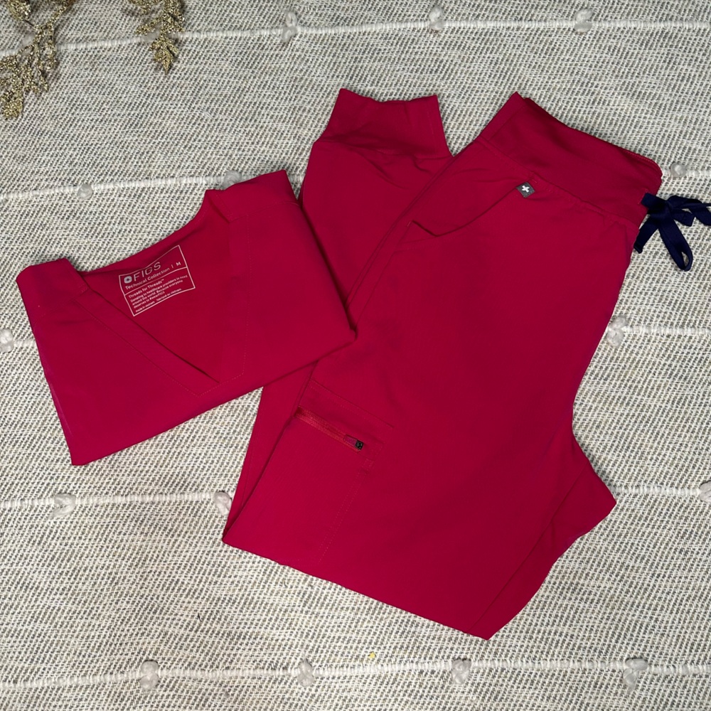 🩷 FIGS scrub set 🩷